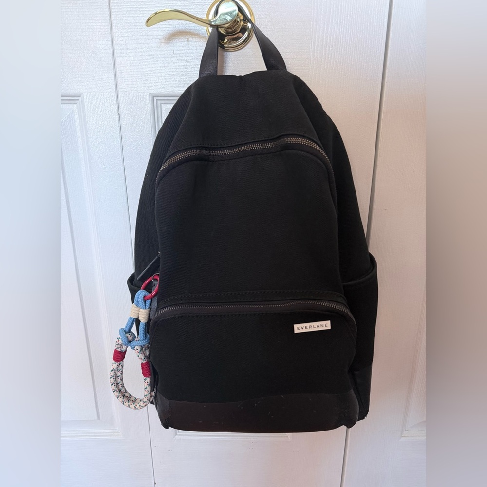 Everlane The Dipped Zipped Backpack - BLACK